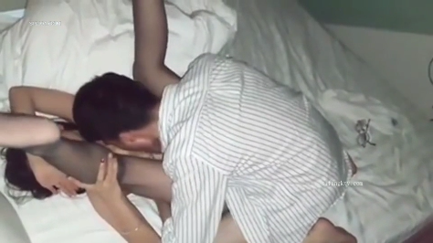 Em dang chân cho anh liếm - Sex Viet